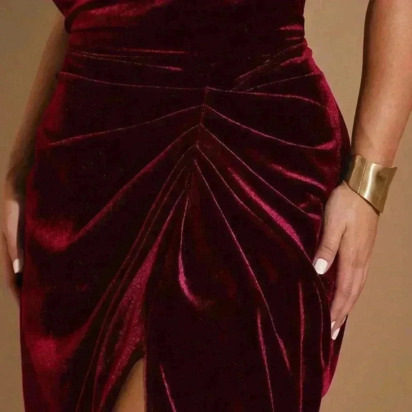Burgundy Party Women's Plus Size Slit Maxi Velvet Spaghetti Strap Dress - Picture 4 of 6